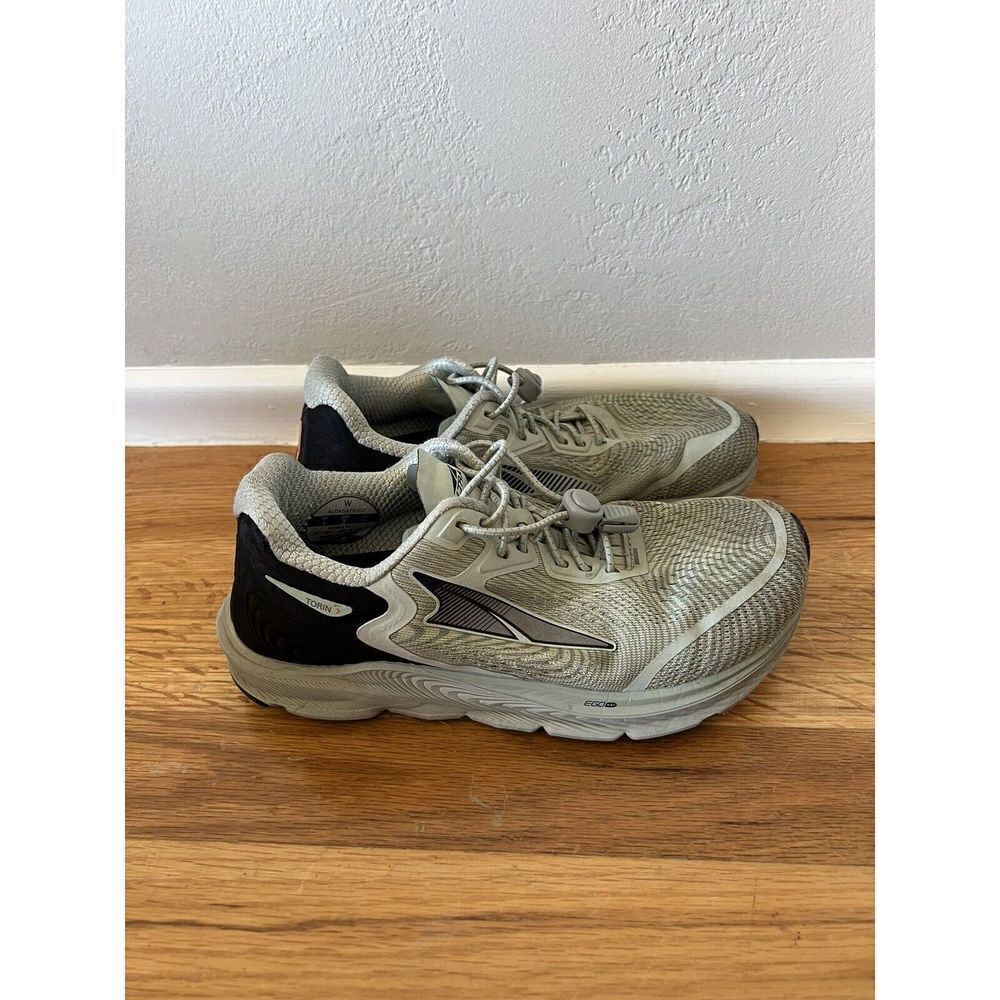 Altra Athletic Shoes in Light Gray and Black